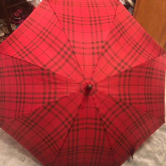 black burberry umbrella